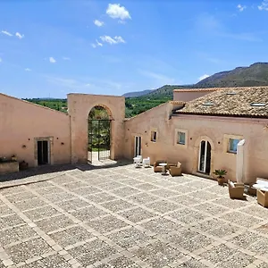 Farm stay Ballium Luxury Relais, Avola